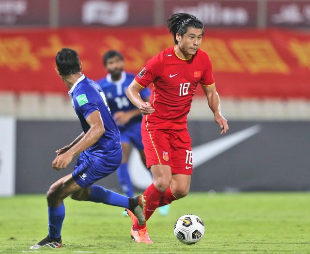 V体育官方网站-踢不过但一定跑得过！ 张玉宁：世界杯非遥不可及